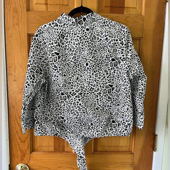 Chicos Leopard Print Tie Front Wrinkle Resistant Blouse-size 2 100 % Cotton NWOT - Picture 3 of 12